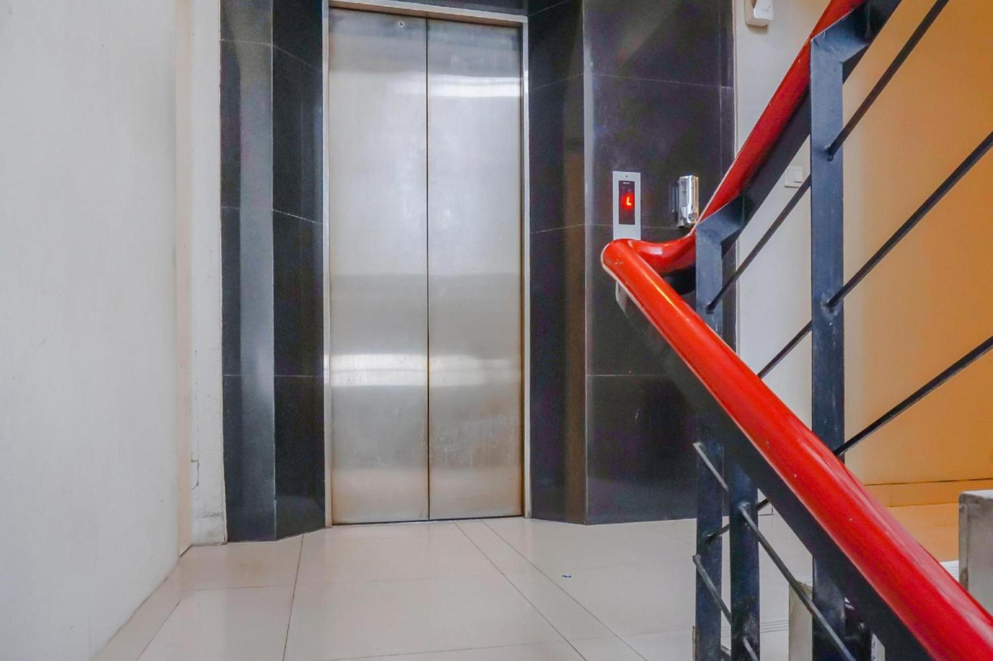 Collection O Hotel Antara Jakarta Ngoại thất bức ảnh